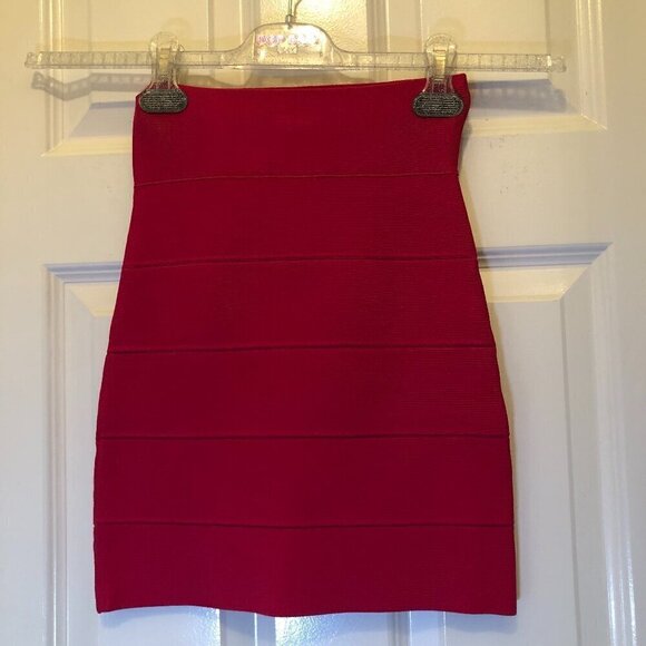 BCBGMAXAZRIA Bandage Red Mini Skirt Size XS EUC CLOSET CLEAR-OUT! - Picture 2 of 9